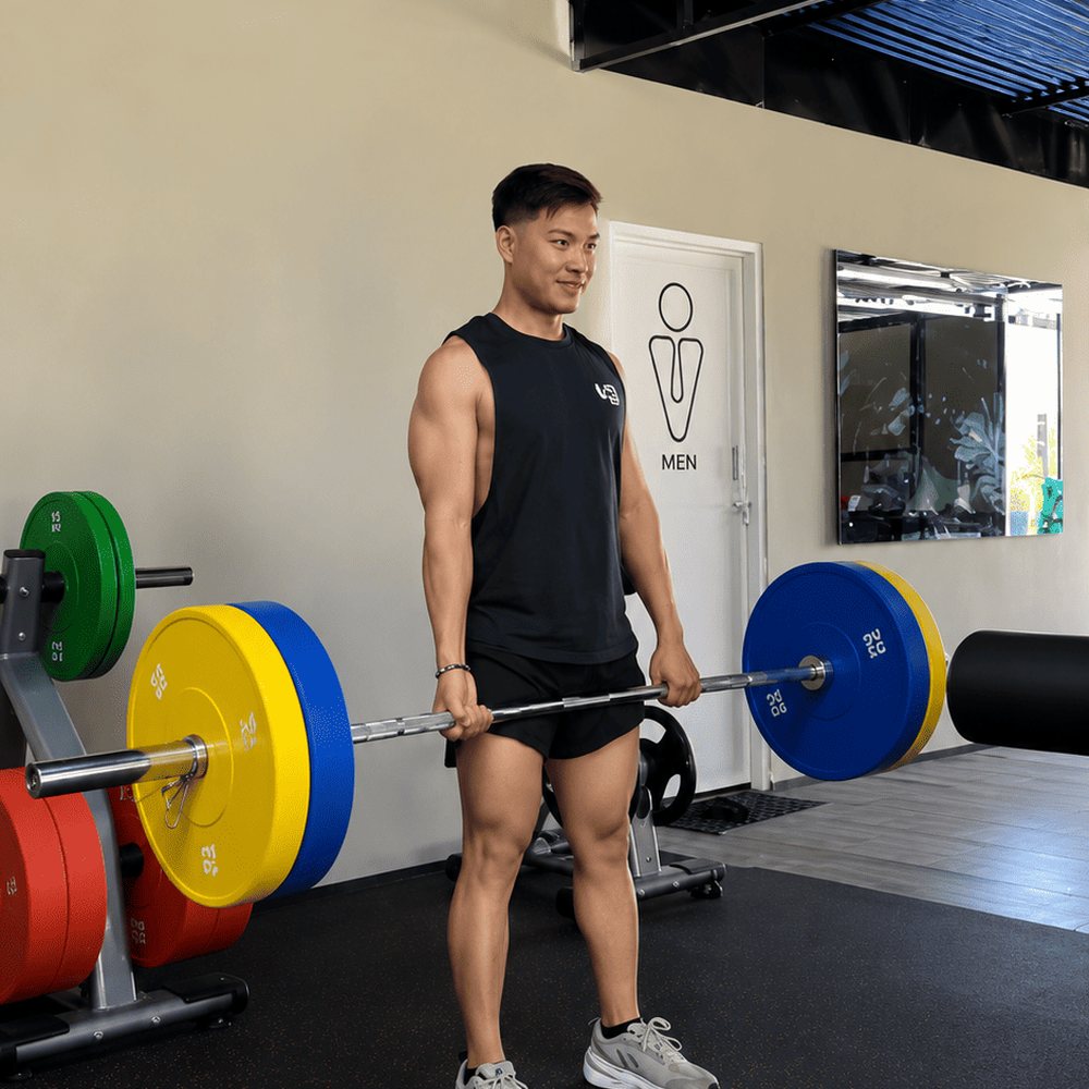 Deadlift training with color-coded plates